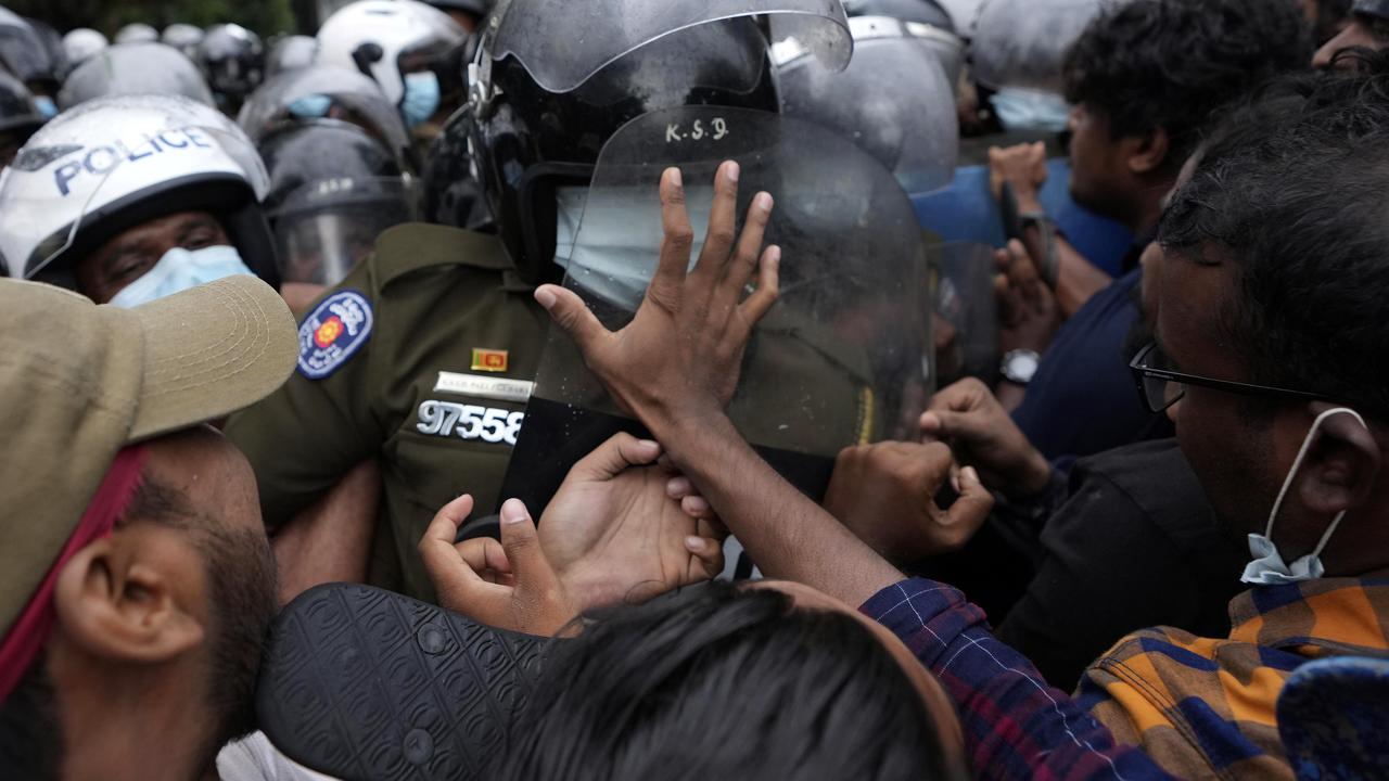 Bentrokan Mahasiswa dan Polisi di Sri Lanka