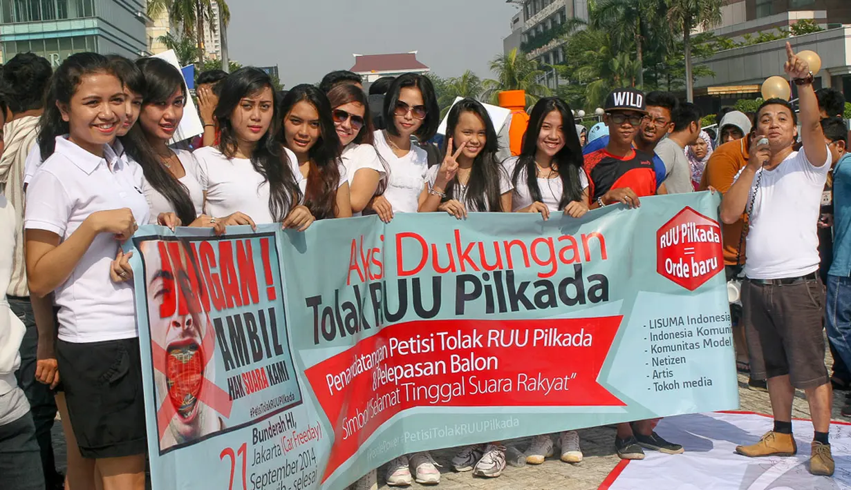 Sejumlah massa dari berbagai organisasi ini menolak RUU PILKADA yang akan dilakukan melalui DPRD, Jakarta, Minggu (21/9/2014) (Liputan6.com/Faizal Fanani)