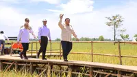 Prabowo Beri Tanda Kehormatan ke Mentan Amran hingga Petani atas Capaian Swasembada Beras