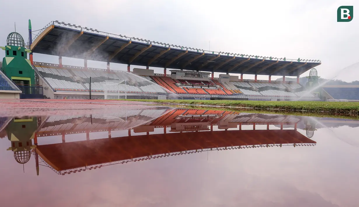 <p>Tampak refleksi Stadion Si Jalak Harupat (SJH), Bandung, Sabtu (21/10/2023). Stadion ini menjadi satu dari empat stadion untuk Piala Dunia U-17 2023 di Indonesia. (Bola.com/Bagaskara Lazuardi)</p>