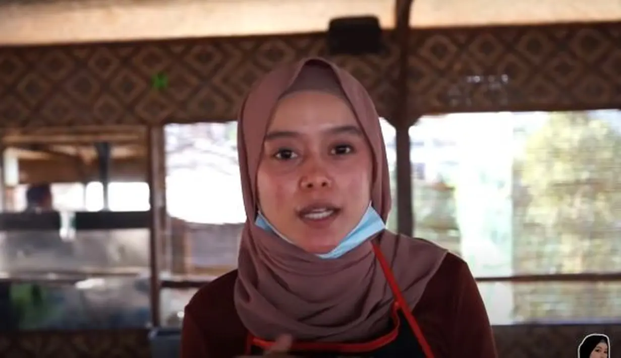 Lesti Kejora di rumah makan miliknya (YouTube/Lesti Channel)