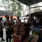 Polres Cilegon Bantu Warga Isoman Yang Kelaparan. (Selasa, 13/07/2021). (Dokumentasi Polsek Ciwandan).