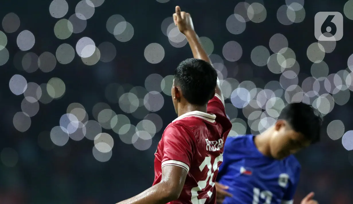 Pemain tengah Timnas Indonesia U-19, Razza Fachrezi Aziz usai menjebol gawang Filipina U-19 pada lanjutan penyisihan grup A Piala AFF U-19 2022 di Stadion Patriot Candrabhaga, Bekasi, Jawa Barat, Jumat (8/7/2022). Timnas Indonesia U-19 tampil menyerang dan unggul 5-1 atas Filipina U-19. (Liputan6.com/Helmi Fithriansyah)