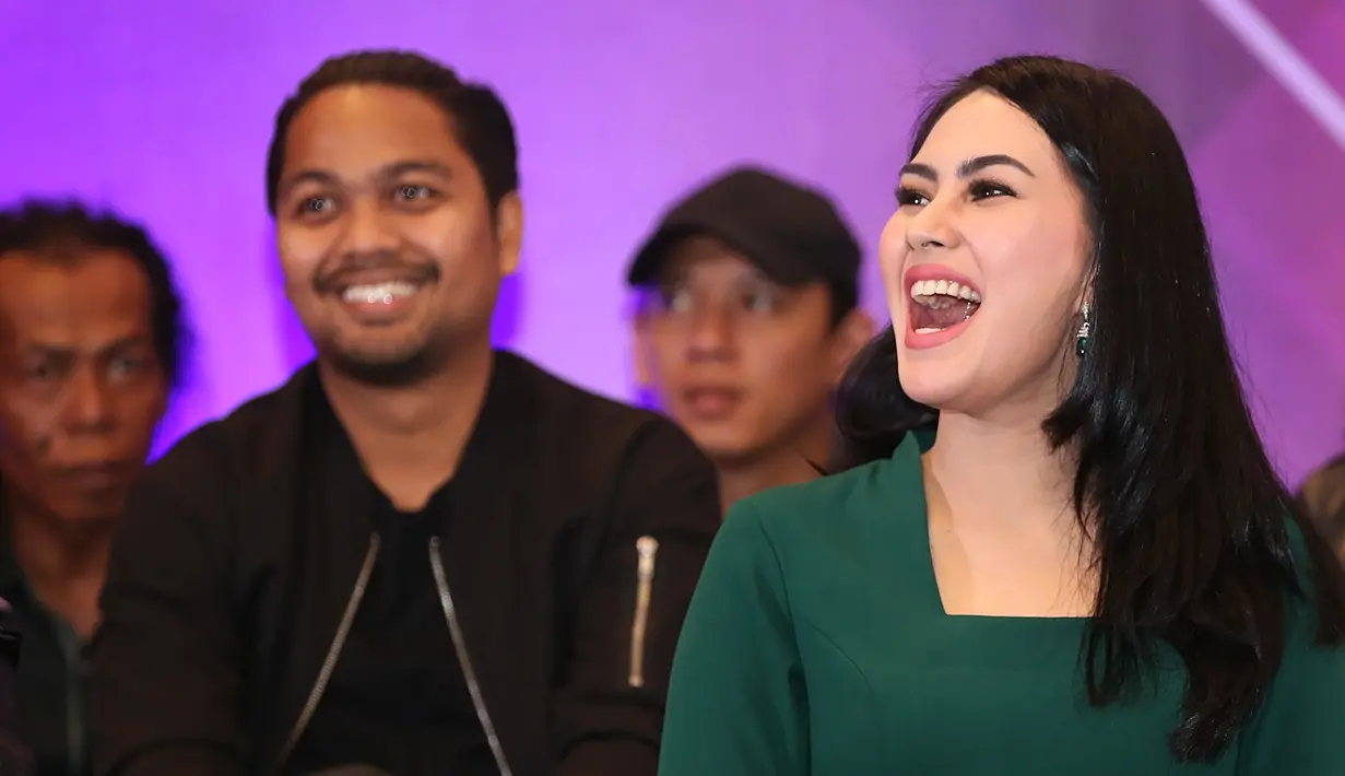 Di sisi lain, Kartika ternyata menemukan tantangan saat mengadopsi anak. Ia memikirkan cara yang tepat untuk memberitahu anak-anaknya mengenai status hubungan aslinya. Dan itu cukup menghantuinya. (Bambang E.Ros/Bintang.com)