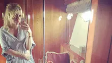 Wanda Nara, istri dari Kapten Inter Milan, Mauro Icardi melakukan selfie. (Instagram)