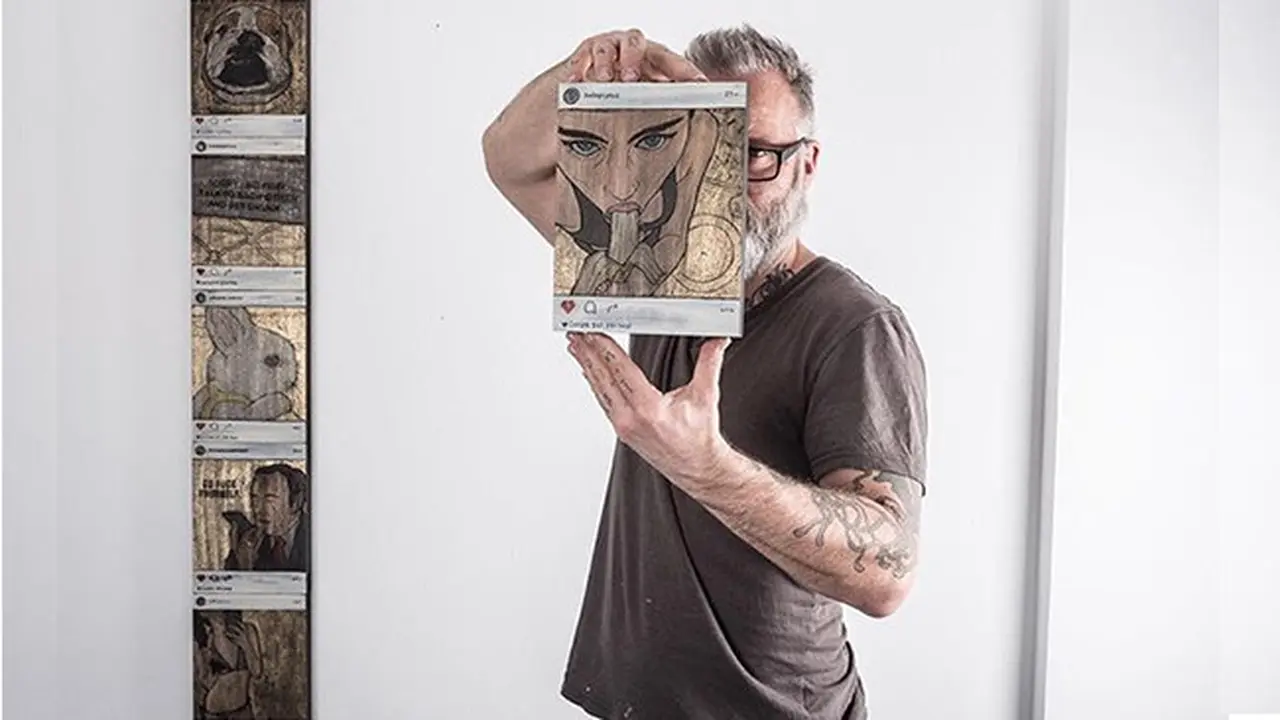 Alex Diamond Seniman Ini Pindahkan Postingan Instagram Jadi Gambar di Kayu