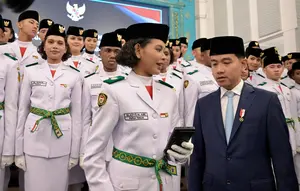 Tangis Haru Gladys Video Call Orang Tua Usai Dikukuhkan Jadi Paskibraka