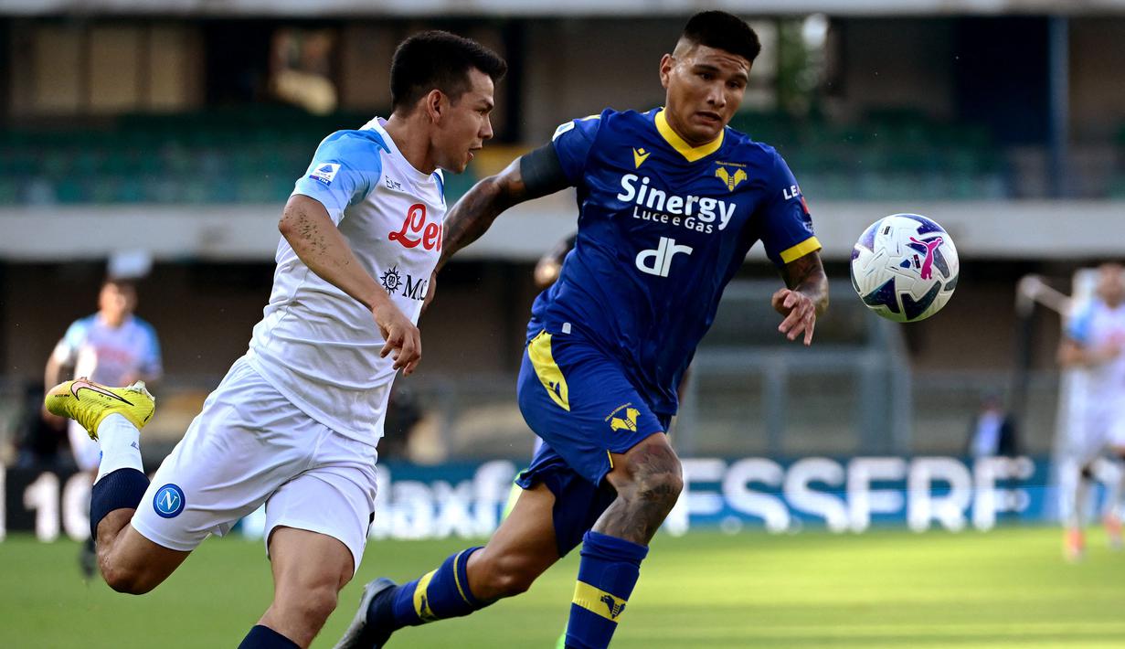 Bruno Amione (kanan) hanya mampu membawa Argentina lolos hingga babak 16 besar pada Piala Dunia U-17 2019 setelah dikalahkan Paraguay 3-2. Pada awal musim 2023/2024 ia baru saja kembali membela Hellas Verona di Serie Liga Italia setelah sempat dipinjamkan selama semusim bersama Sampdoria. Hingga kini ia belum memiliki caps bersama Timnas Senior Argentina. (AFP/Miguel Medina)