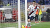 Pemain Bologna Riccardo Orsolini melakukan selebrasi usai mencetak gol ke gawang AS Roma pada pertandingan pekan ke-23 Serie A Liga Italia di Olimpico Stadio, Roma, Italia, Jumat (7/2/2020). AS Roma kalah dari Bologna 2-3. (AP Photo/Gregorio Borgia)