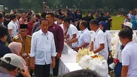 Presiden Joko Widodo saat hadir dalam pembagian sembako di Pasar Rakyat Kota Malang pada Senin, 24 Juli 2023 (Liputan6.com/Zainul Arifin)&nbsp;