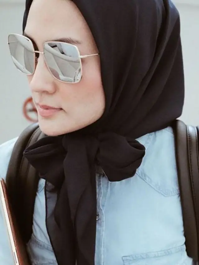 [Bintang] Nggak Menor, Dandanan Model Steffy Burase Ini Tetap Cantik dan Menarik