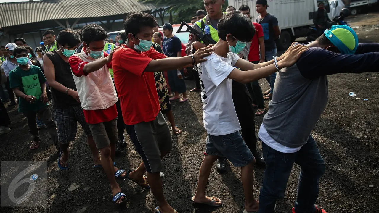 20160825-Kampung Muara Bahari Digerebek, Polisi Ciduk Puluhan Orang-Jakarta