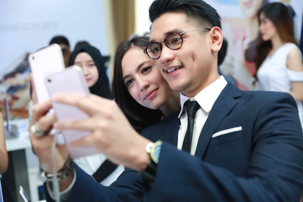 Afgan dan Pevita Pearce