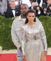 Pasangan Selebriti yang paling kontroversial di Hollywood, Kim Kardashian dan Kanye West memang selalu menjadi buah bibir hangat yang diperbincangkan oleh publik. (AFP/Bintang.com)