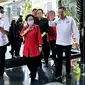 Ketua Umum PDI Perjuangan (PDIP) Megawati Soekarnoputri didampingi putranya Prananda Prabowo menghadiri rapat mingguan Tim Penanganan Nasional (TPN) Ganjar Pranowo di Gedung High End, Jakarta. (Foto: Delvira Hutabarat/Liputan6.com).