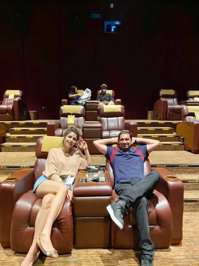 Melissa Ginting dan Rocky Soraya membooking satu studio bioskop
