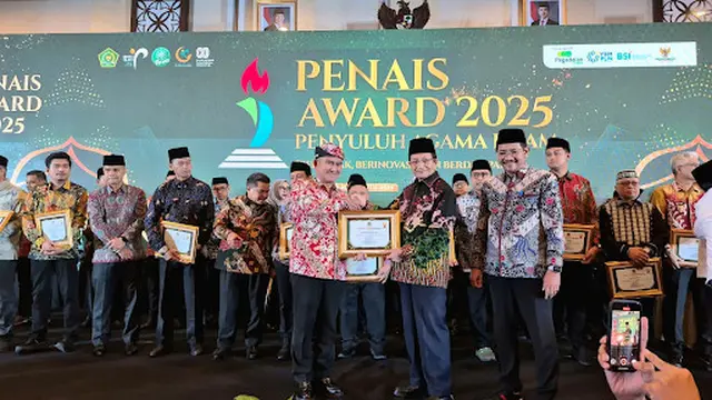 Dukung Penguatan Fungsi Penyuluh Agama, Wali Kota Tarakan Khairul Raih PENAIS Award 2025