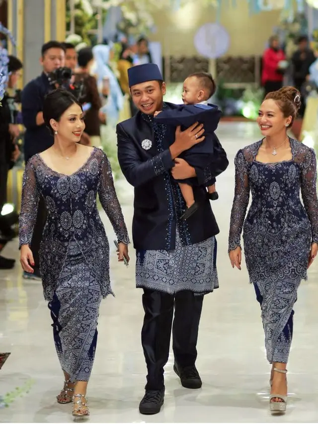 Amel Carla kenakan kebaya saat Tunangan hingga Resepsi Pernikahan sang Kakak. [@amelcarla]