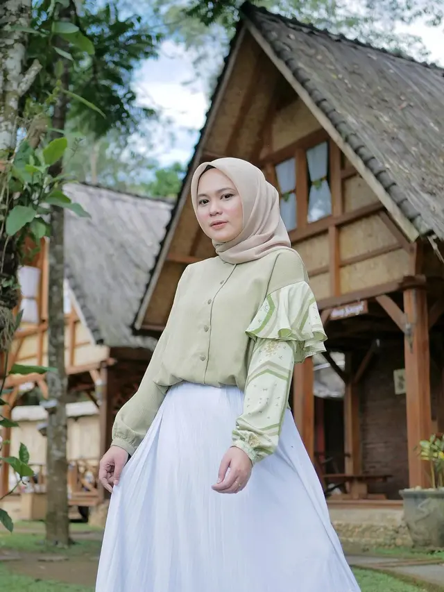 7 Potret Terbaru Anisa Rahman, Eks Backing Vokal Sabyan Gambus