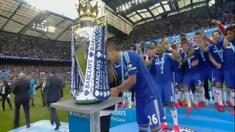 Inilah saat-saat dimana para pemain Chelsea merayaka gelar juara Liga Premiere Inggris musim ini. The Blues menyempurnakan pesta Juaranya setelah mengandaskan Sunderland dengan skor 3-1 pada pekan terakhir Liga Premier Inggris, di Stamford Bridge, Mi...
