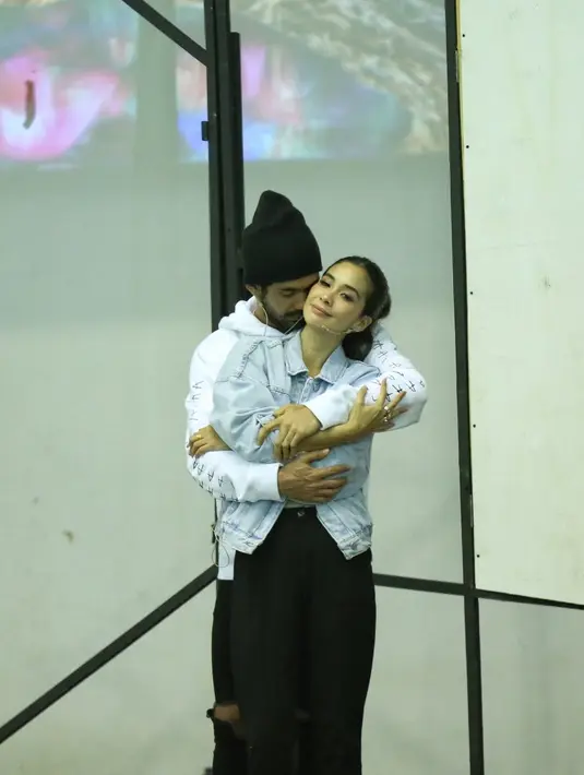 Marsha Timothy dan Reza Rahadian