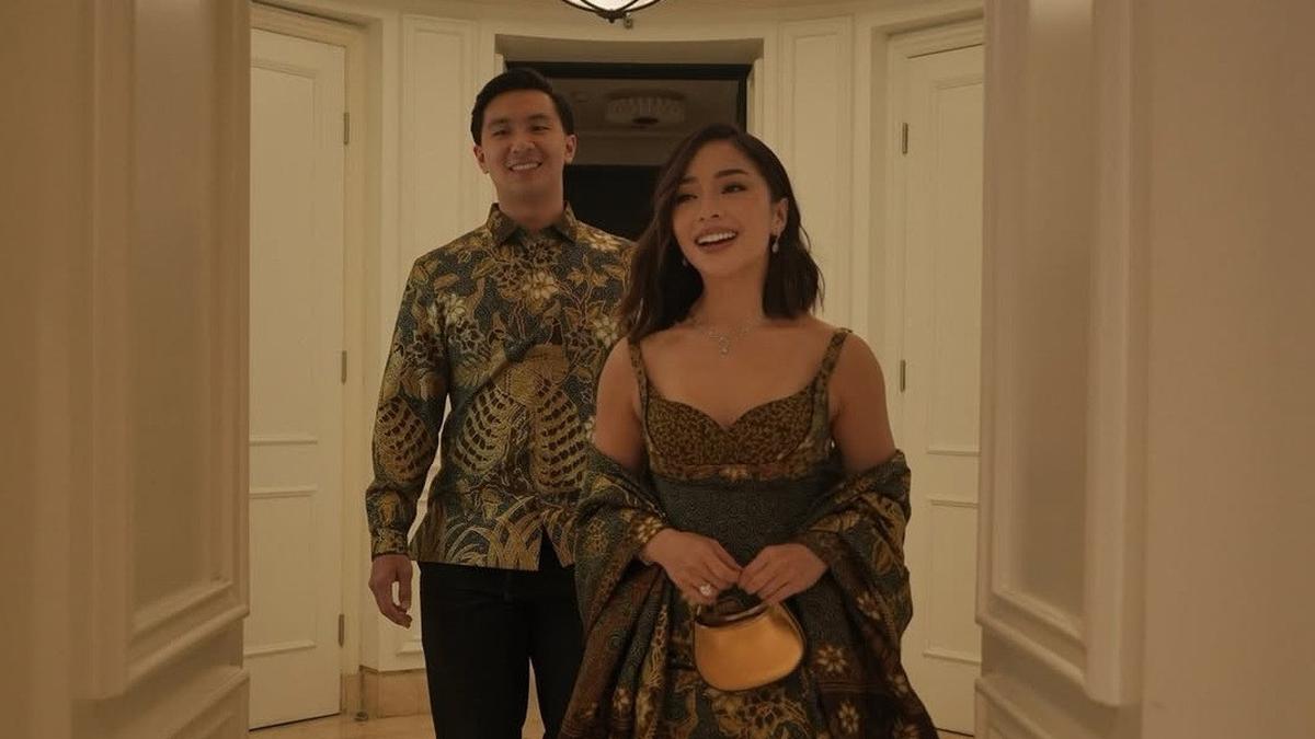 Foto Dress Batik Nikita Willy, Gaya Mewah dan Eksklusif di Resepsi Luna Maya