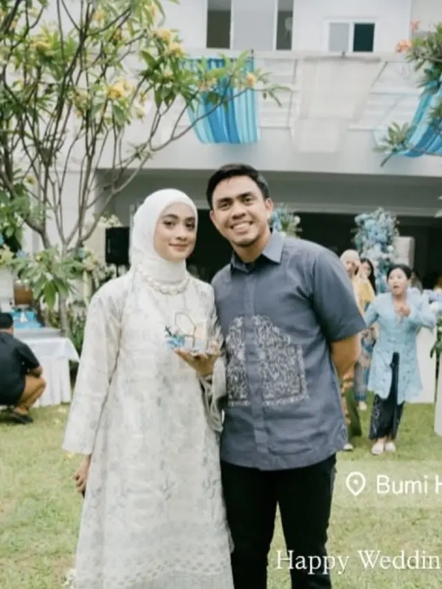 Ayudia Bing Slame kenakan celana panjang tidak mahal saat Pernikahan ibunya. [@chairul.um]