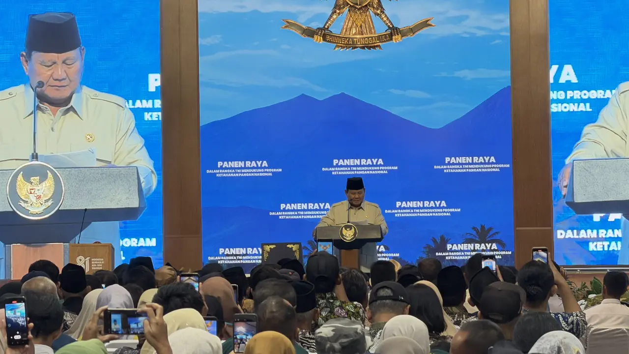 Presiden Prabowo Subianto saat memimpin Panen Raya TNI di Lanud Abdulrachman Saleh, Kabupaten Malang, Jawa Timur. (Istimewa)