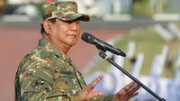 Presiden Republik Indonesia Prabowo Subianto memberikan arahan pada retreat menteri pada Kabinet Merah Putih di Akademi Militer Magelang, Jawa Tengah. (Foto oleh Handout/Media Partner Partai Gerindra/AFP)