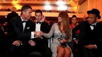 Ekspresi Lucu Messi Saat Kekasih Salaman dengan Ronaldo