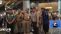 Baswedan  Mengunjungi Gedung BEI dengan didampingi Tito Sulitio