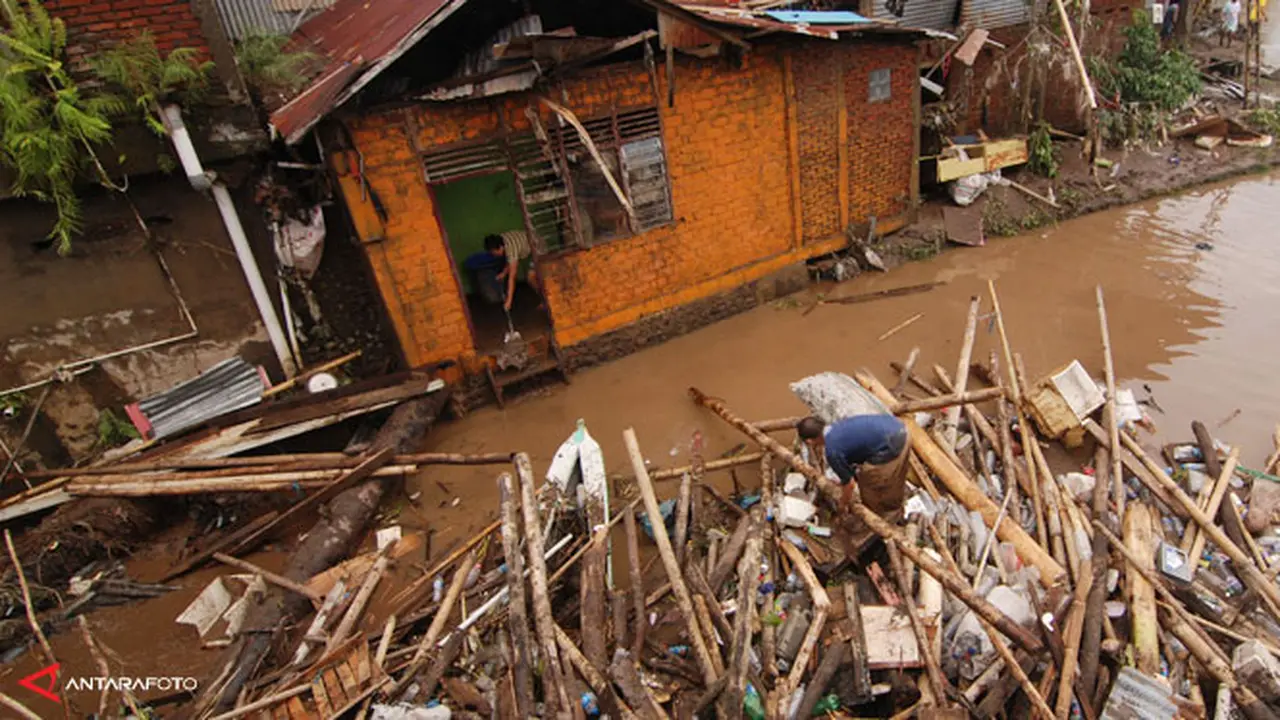 bencana-banjir-manado-140117c.jpg