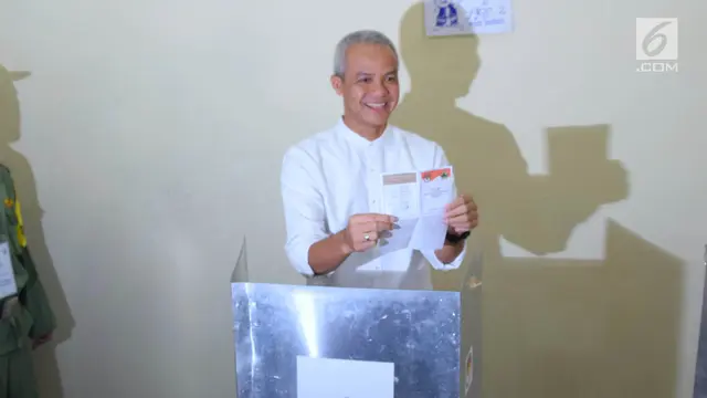 Ganjar Pranowo Mencoblos
