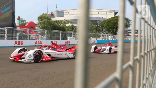Mitch Evans Juarai Balapan Formula E Jakarta