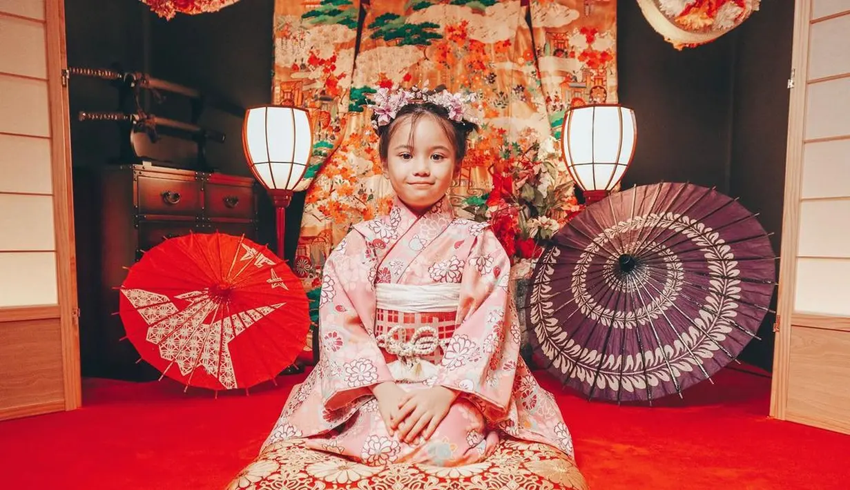 Gempita tampak sudah tumbuh besar hingga membuat warganet pangling. [Foto: Instagram/ gisel_la]