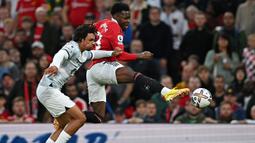 Anthony Elanga merupakan pemain jebolan akademi Manchester United yang dipromosikan ke skuat utama pada musim panas 2021. Di musim debutnya, ia telah menyumbang 2 gol dan 2 assist dari 21 penampilannya. Anthony Elanga juga menjadi bagian dari Timnas Swedia sejak 24 Maret 2022. Akan tetapi, pemain kelahiran 27 April 2002 tersebut juga punya paspor Kamerun. (AFP/Paul Ellis)