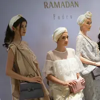 Ragam tas dan sepatu bernuansa Moroccan dan Arabian dari Pedro yang bisa mempercantik tampilan di hari raya (Foto: Liputan6/Immanuel Antonius)