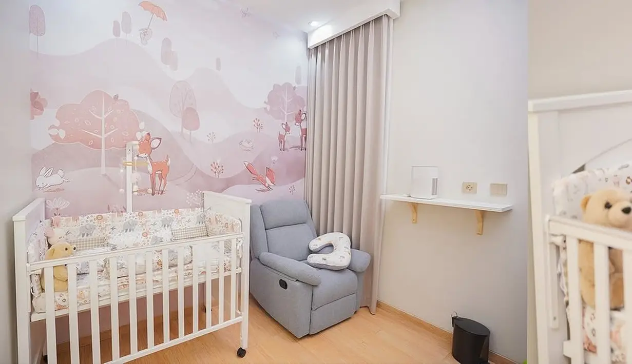 Netizen langsung memberikan pujian untuk kamar tersebut yang dianggap sangat cantik dan fungsional. Banyak yang mengomentari bahwa nuansa pastel ini sangat cocok untuk bayi, sekaligus menggambarkan rasa cinta dan perhatian Gritte serta Arif dalam menyambut anggota keluarga baru. (Liputan6.com/IG/@gritteagathaa)