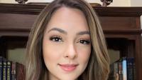 Selain pintar, Reisa Broto Asmoro memiliki wajah yang cantik. Penampilannya di setiap acara pun selalu memukau.