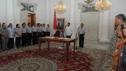 Kerjasama tersebut mengenai Pengembangan dan Pembangunan dermaga baru untuk distribusi barang di kawasan Marunda, Jakarta Utara, Kamis (14/8/14). (Liputan6.com/Herman Zakharia)