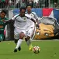 PSS saat menjamu Persebaya pada uji coba di Stadion Maguwoharjo, Sleman. (Bola.com/Ronald Seger Prabowo)