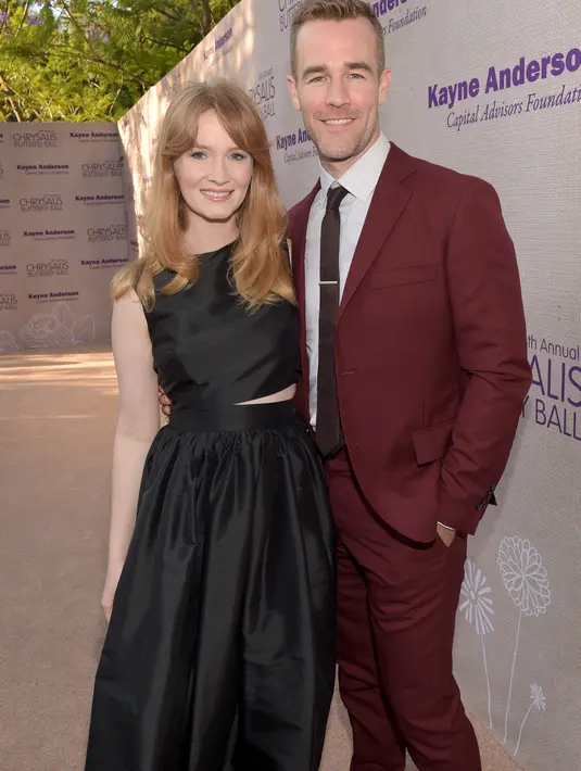 James Van Der Beek akan menjadi seorang ayah untuk keempat kalinya. Mantan aktor ‘Dawson’s Creek’ ini dan istrinya, Kimberly, mengumumkan di Instagram pada hari Kamis bahwa mereka senang bisa mendapat bayi lagi. (AFP/Bintang.com)