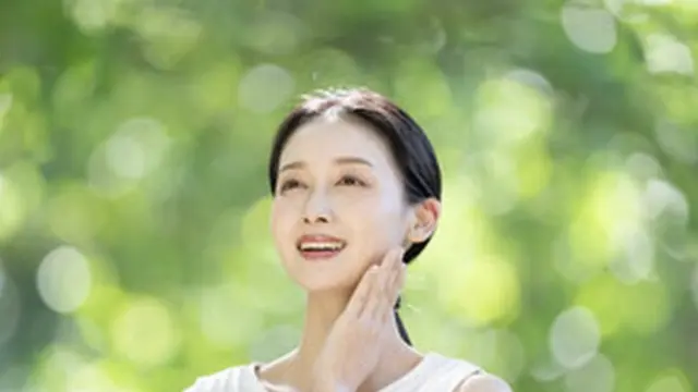 Rahasia Kulit Tetap Sehat dan Terlindungi Saat Aktivitas Outdoor dengan Sunscreen Spray Berteknologi Tinggi (photo by freepik.com)