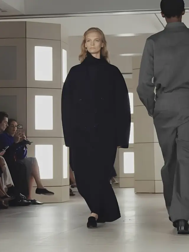 Runway COS di New York Fashion Week