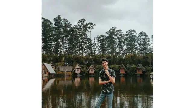 Jarang Terekspos, Ini 6 Potret Budi Floris Kakak Mawar De Jongh