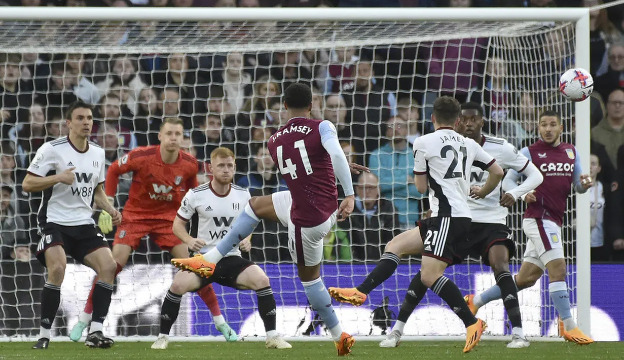 <p>Usai menang atas Fulham, Aston Villa kini mendekati posisi Manchester United di empat besar klasemen Liga Inggris. (AP Photo/Rui Vieira)</p>