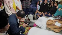Pramono Anung Sambangi Rumah Balita yang Terseret Arus Saat Evakuasi Banjir