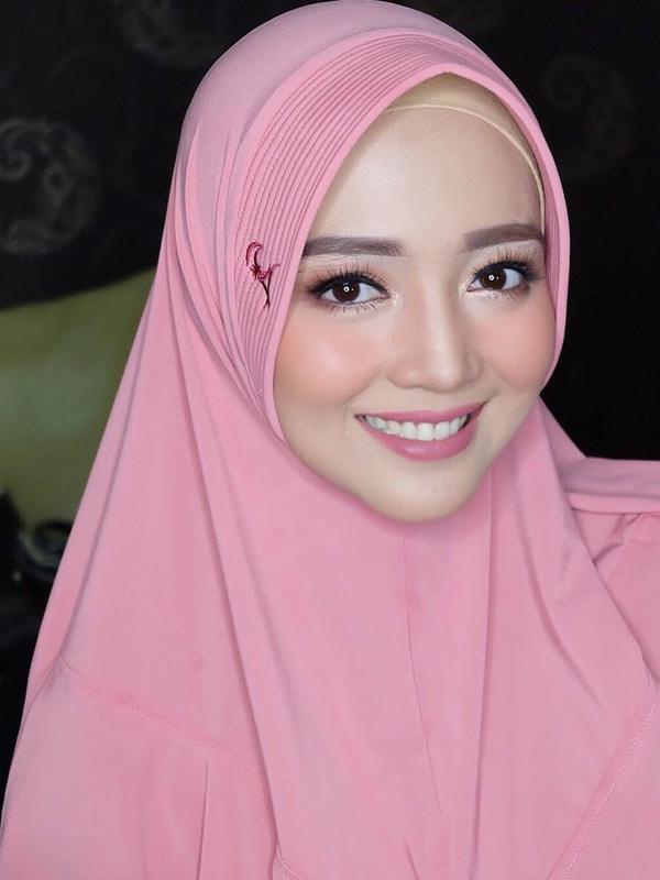 Nuri Maulida yang diketahui sedikit tertutup dengan kehidupan pribadinya. masih terlihat cantik dan awet muda di usia 34 tahun. (Liputan6.com/IG/@nurimaulida)