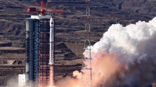Sebuah satelit baru untuk pengamatan Bumi, Gaofen-7, diluncurkan menggunakan roket Long March-4B dari Pusat Peluncuran Satelit Taiyuan di Provinsi Shanxi, China utara, pada 3 November 2019. (Xinhua/Sun Gongming)