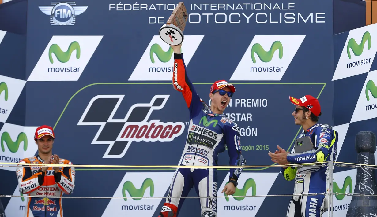 Jorge Lorenzo, Dani Pedrosa (kiri), dan Valentino Rossi, peraih podium MotoGP Aragon, Spanyol, Minggu (27/9/2015). (Reuters/Marcelo del Pozo)
